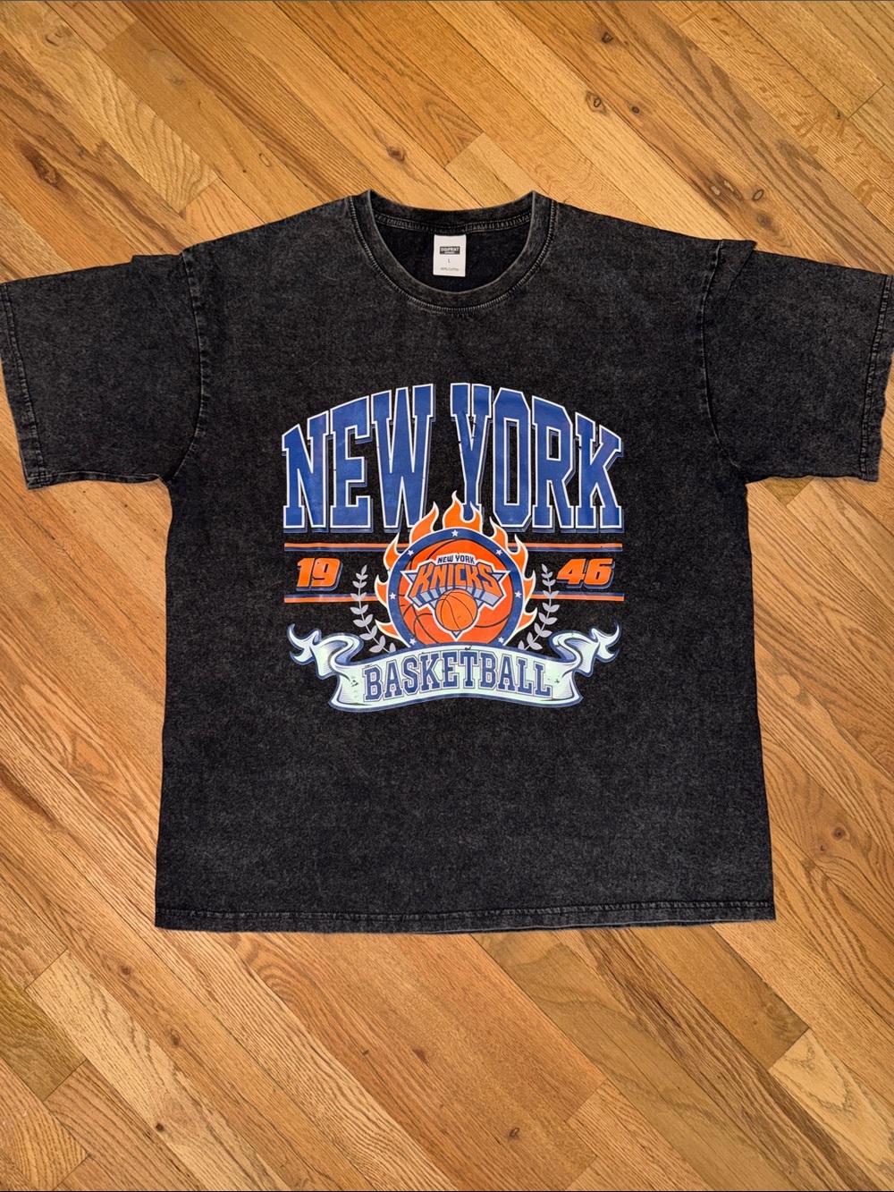New York Knicks Black Short Sleeve Basketball Graphic Tee Size L NWOT